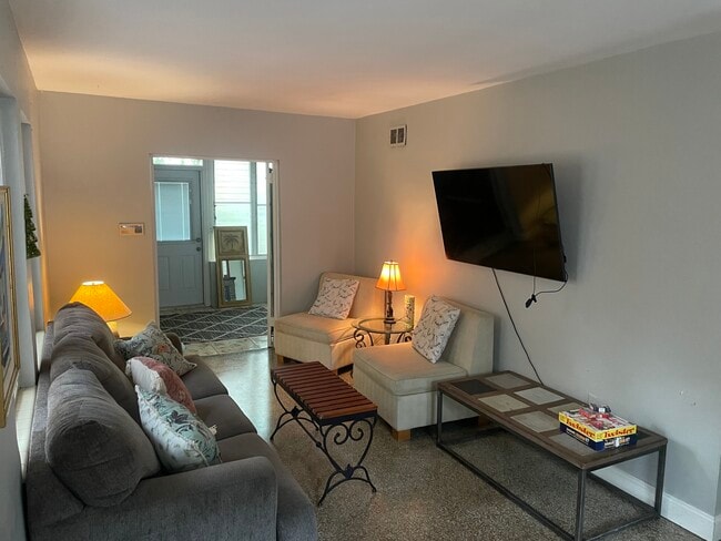 Living room - 1505 White St