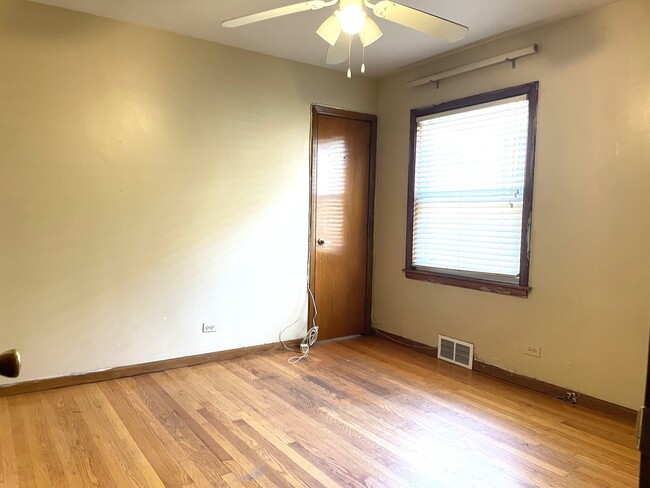 Foto del edificio - 3909 W 71st St