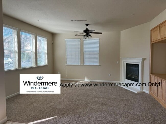 Foto del edificio - Gorgeous Turn Key Corner Condo In The Heart Of Natomas!