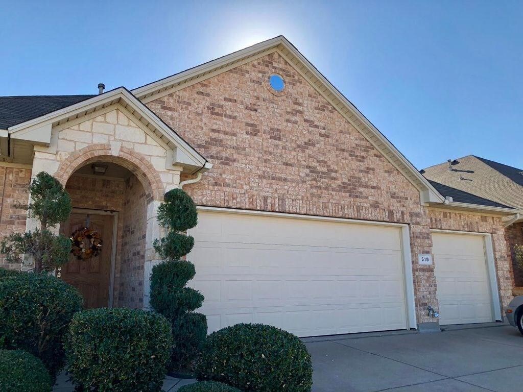 Primary Photo - 510 Mesa Ridge Ct