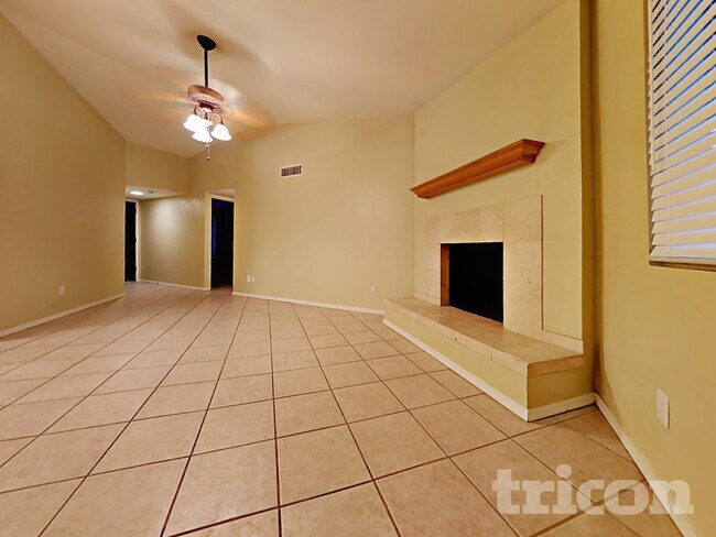 Building Photo - 3413 E Dragoon Ave
