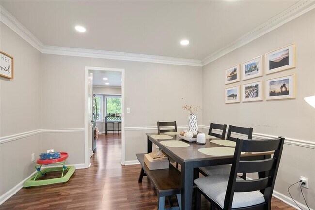 Foto del edificio - 5915 Princess Ln NW