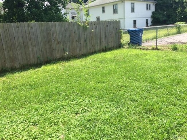 Building Photo - New Renovation!!!2 bedroom bungalow, deck, huge yard, Hancock schools