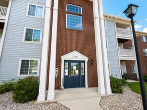 Building Photo - 2704 Bradford Commons Dr