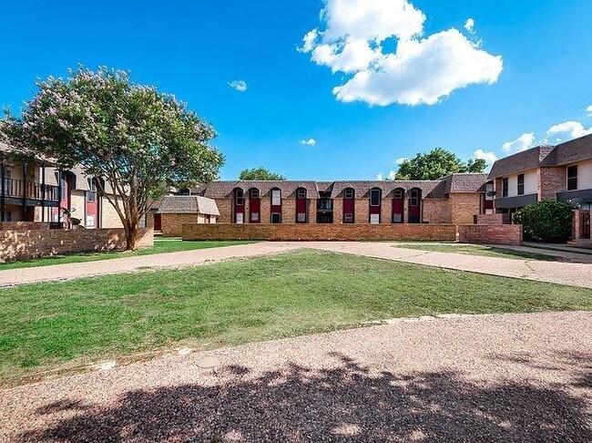 Building Photo - 6327 Woodway Dr