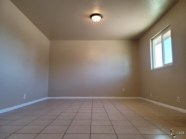 Building Photo - 590 El Centro Ave