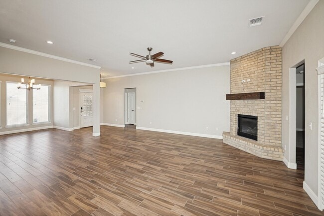 Foto del edificio - 15101 Helium Rd