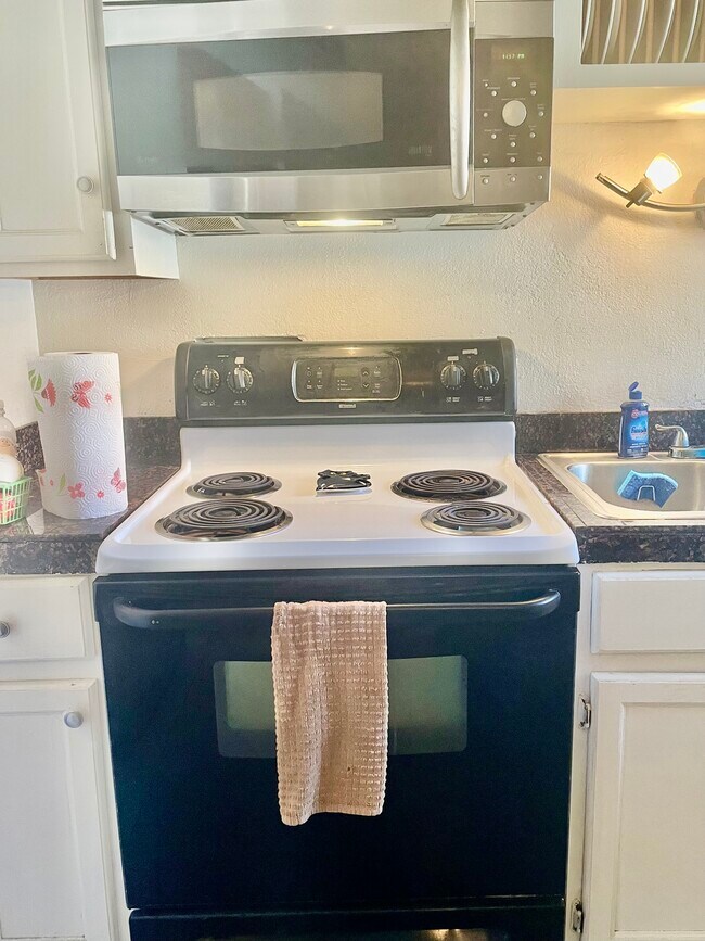 Foto del edificio - 351 E Thomas Rd