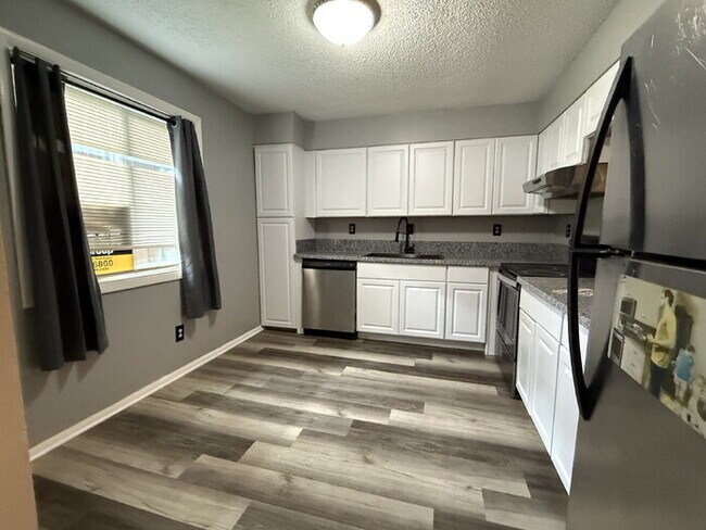 Foto del edificio - Your New Home Awaits: Charming 3-Bedroom Townhouse in Decatur!