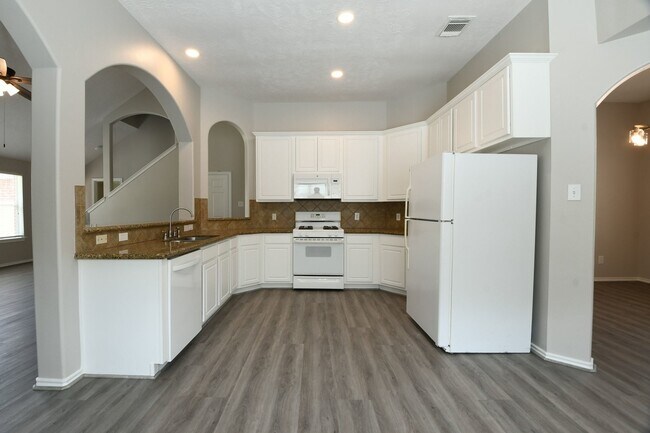 Foto del edificio - 20939 Jessica Rose Ln