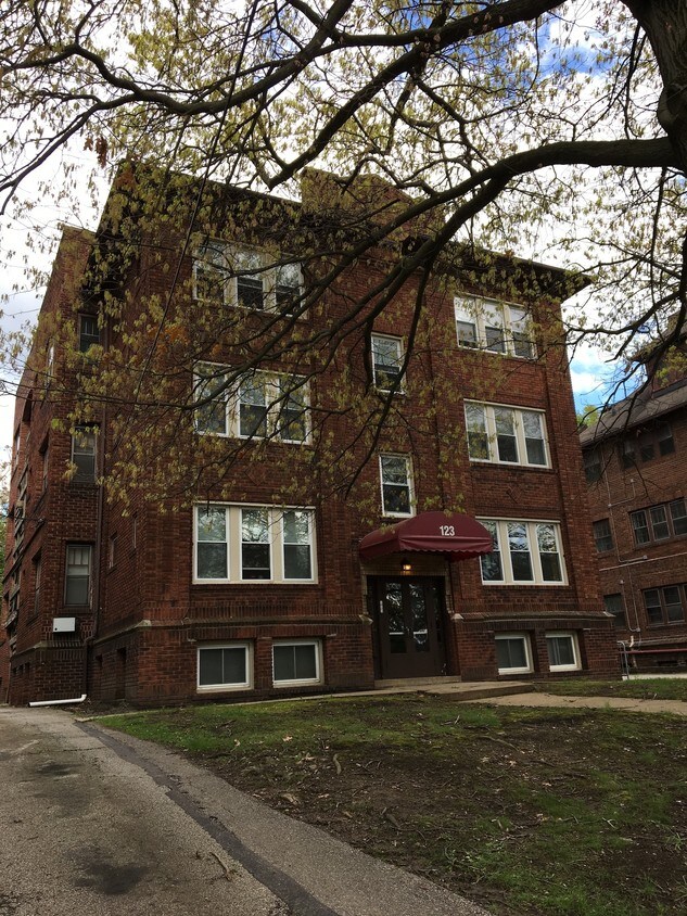 Building Photo - 123 N Portage Path