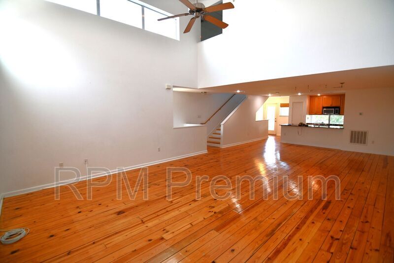 Primary Photo - 1720 Nicholson Dr