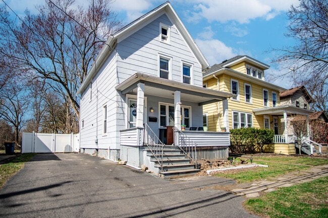 Building Photo - 11 Beattie Ave