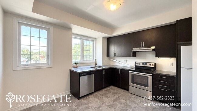 Building Photo - Modern 2+Den Townhome in Scarborough – 140...