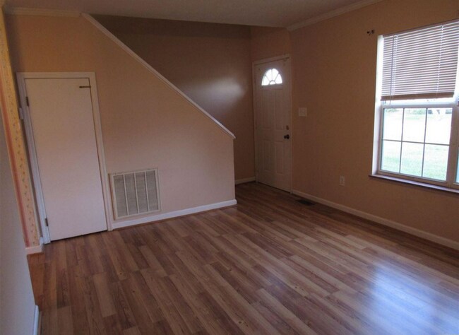 Foto del edificio - 1029 Bluebird Ln