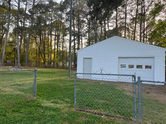 Building Photo - 107 Racegate Run