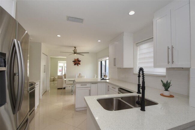 Building Photo - 9207 NW 44th Ct