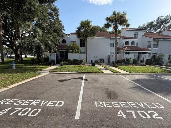 Foto del edificio - 4702 Sutton Terrace