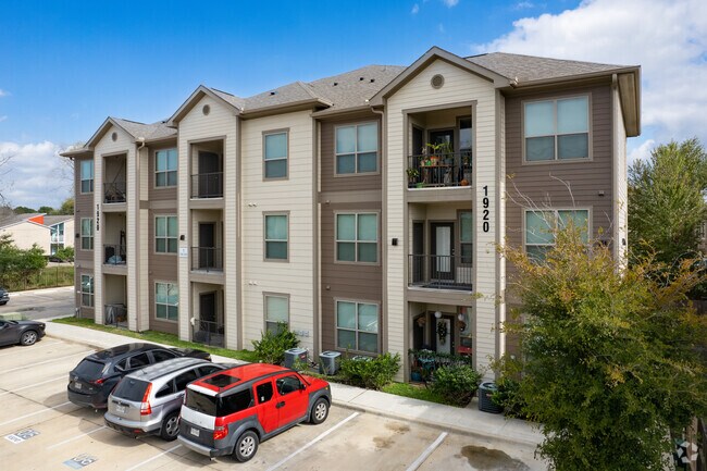 Foto del edificio - Hollister Oaks