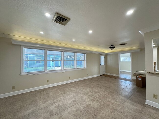 Building Photo - GORGEOUS 4/3 BROADMOOR HOME-UPDATED-MUST SEE!