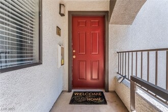 Building Photo - 950 Seven Hills Dr