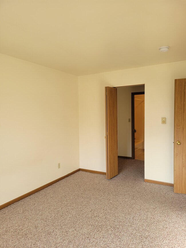 LARGE Bedroom - W156N11495 Pilgrim Rd