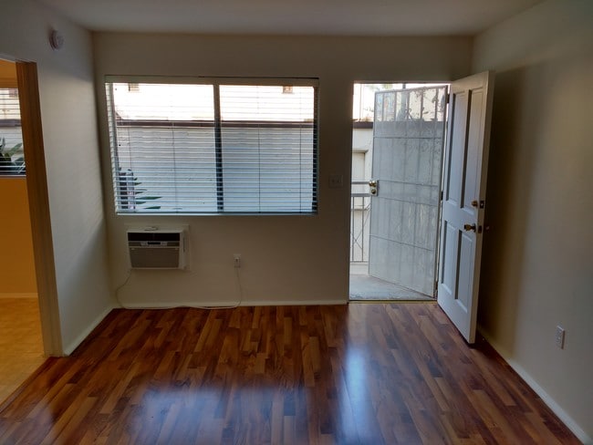 Living/Bedroom - 1315 IDAHO AVE