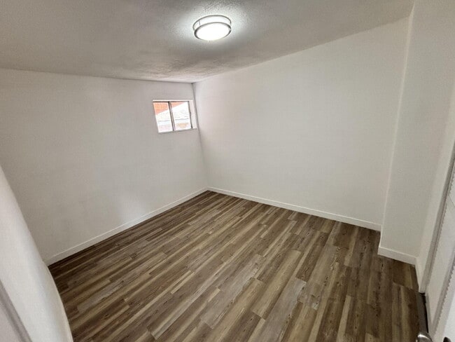 Building Photo - 828 6th St