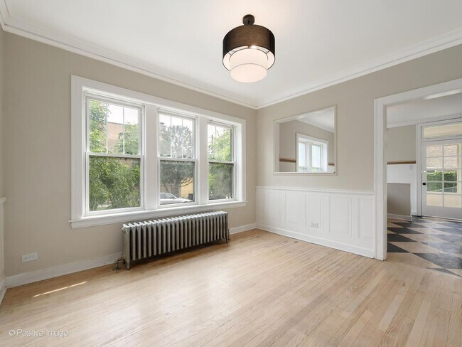 Foto del edificio - 2138 W Cornelia Ave