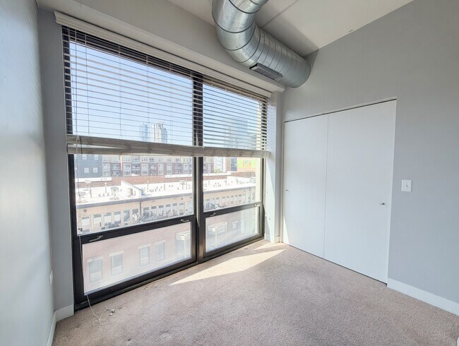 Foto del edificio - 650 W Wayman St