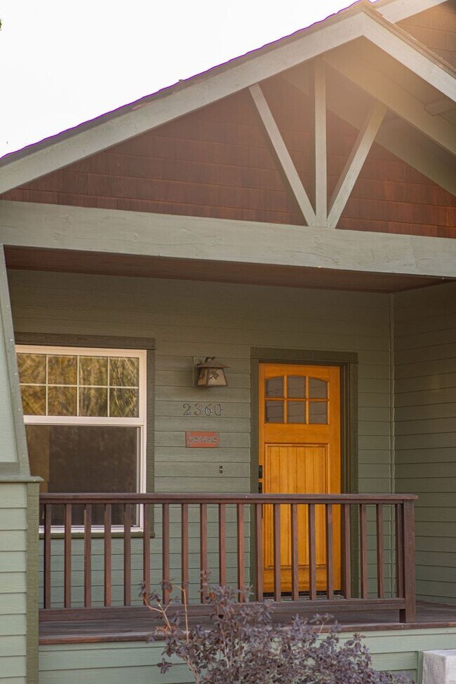 Building Photo - FOR RENT -  FULLY FURNISHED WESTSIDE HOME