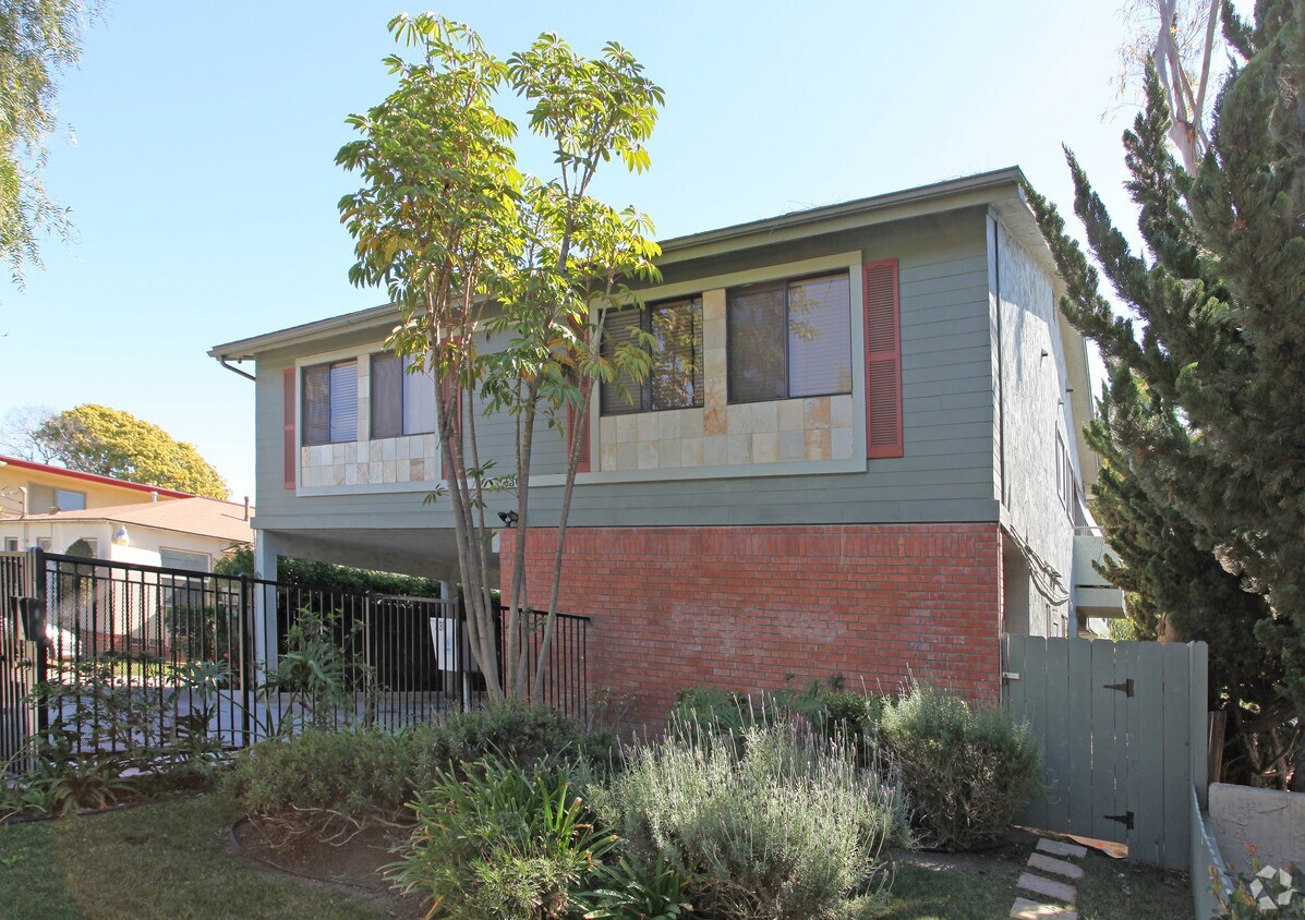 Building Photo - 330 G St