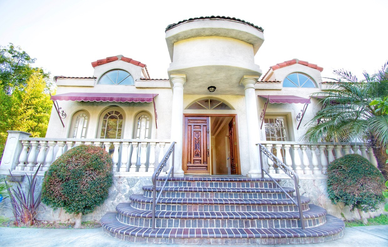 121 N Irving Blvd, Los Angeles, CA 90004 House Rental in Los Angeles