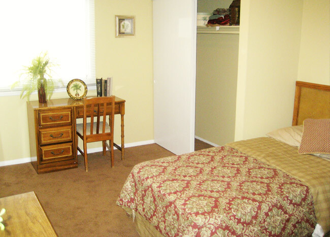 private bedroom for each resident - Student Housing - Gorman Parkwood