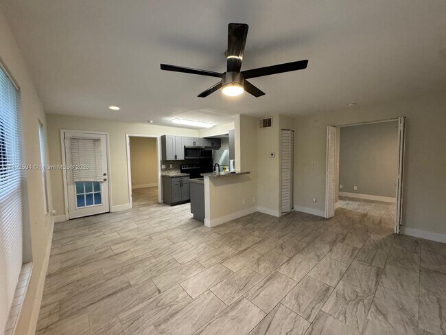 Foto del edificio - 8737 NW 39th St