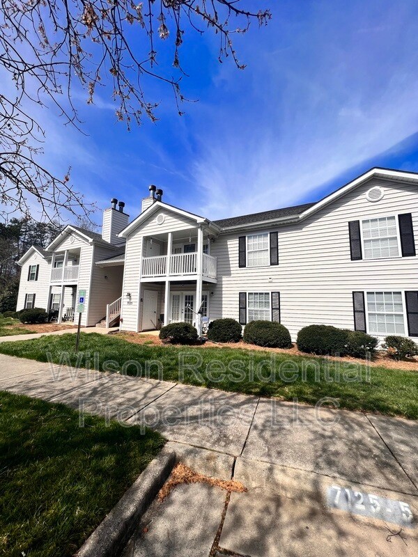 Foto principal - 7125 W Friendly Ave