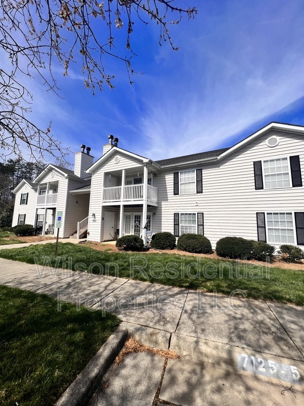 Primary Photo - 7125 W Friendly Ave
