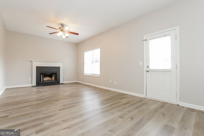 Foto del edificio - 5548 Glen Ridge Bend