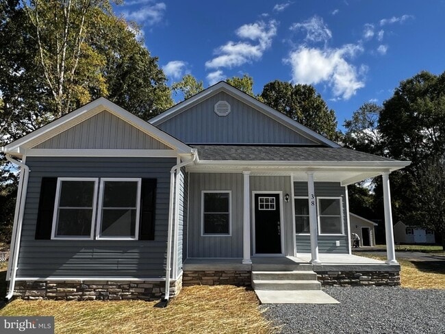 Building Photo - 38 Meadow View Ln