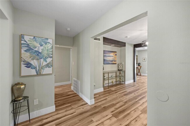 Foto del edificio - 2344 Woodcrest Dr