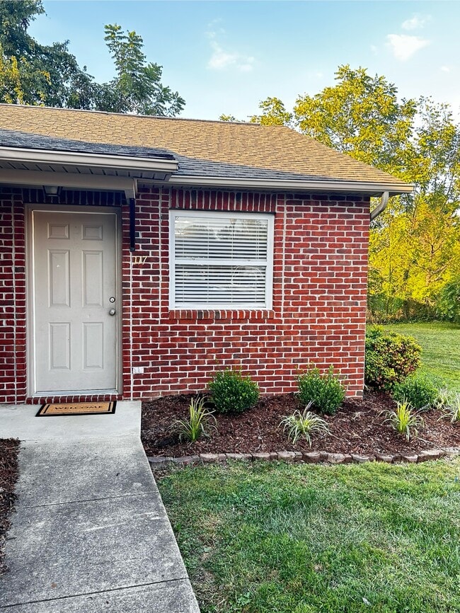 Building Photo - 117 Mesa Dr