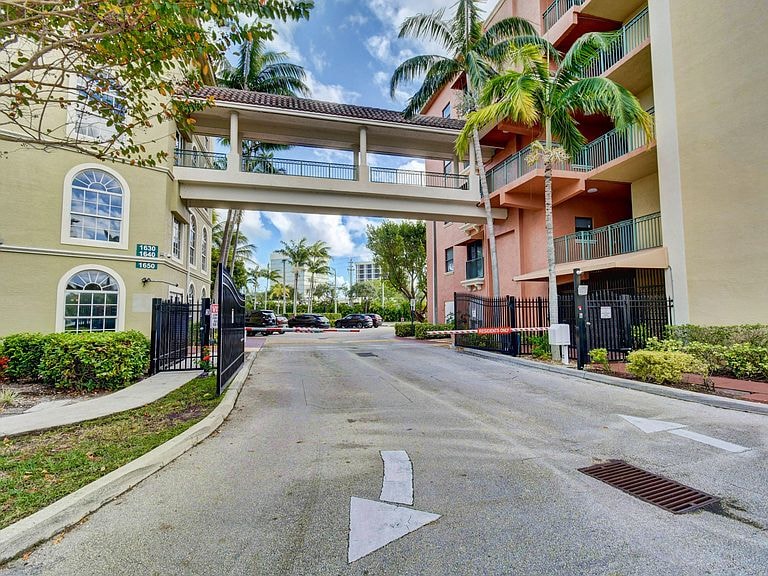 Primary Photo - 1650 Presidential Way