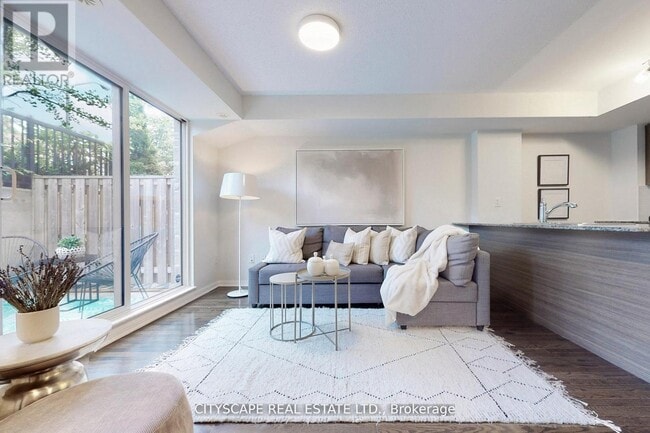 Building Photo - 10 Foundry Ave