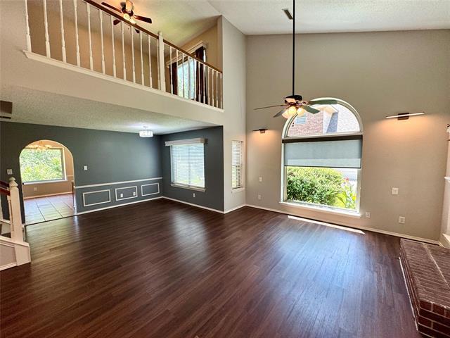 Foto del edificio - 5922 Hillside Ln