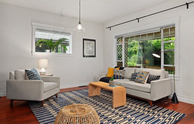 Foto del edificio - Gorgeous 4 Bedroom Home Located in Portlan...