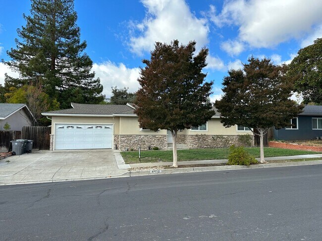 Building Photo - 8492 Valencia St