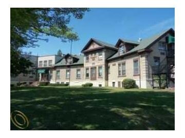 Primary Photo - 423 E Irwin St