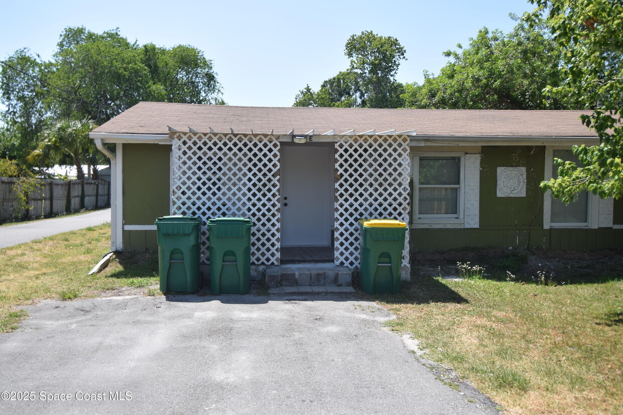 Foto principal - 329 Pine Ave