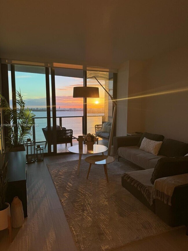 Foto del edificio - 460 NE 28th St