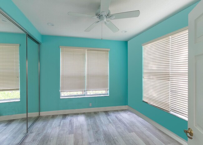 Building Photo - 2874 S Oasis Dr